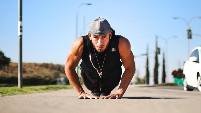 Krafttraining zu Hause - Kniebeugen